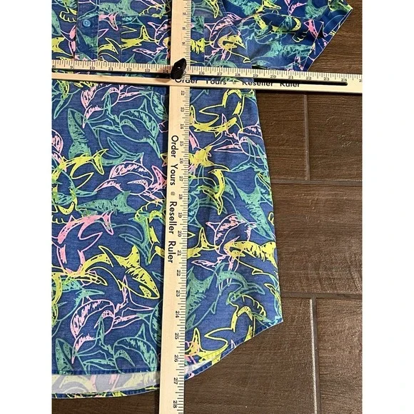 Chubbies Men's Shirt M 1/4 Button Shark Print Beach Surf Stretch Short Sleeve - Picture 4 of 5